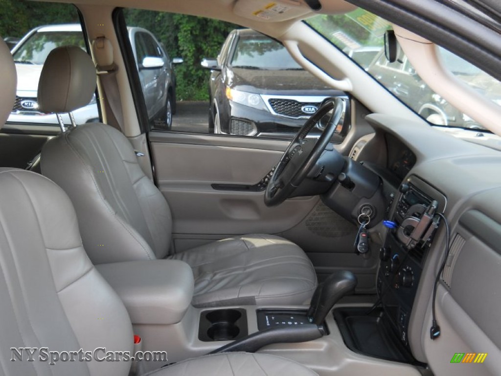 2004 Jeep Grand Cherokee Laredo 4x4 in Brillant Black ...