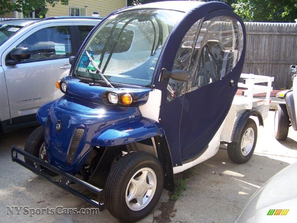 Ocean Sapphire Blue Metallic / Dark Gray GEM e eS Short Back Utility Electric Car