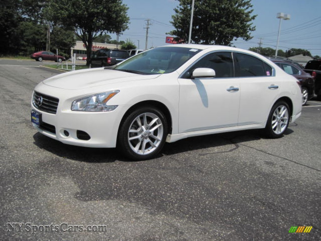 2009 Nissan maxima white sale #9
