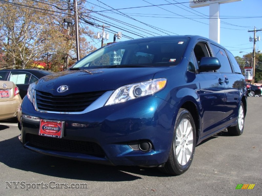 South Pacific Blue Pearl / Light Gray Toyota Sienna LE AWD
