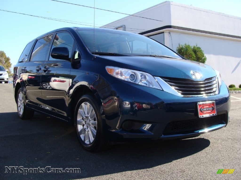 2011 Sienna LE AWD - South Pacific Blue Pearl / Light Gray photo #3