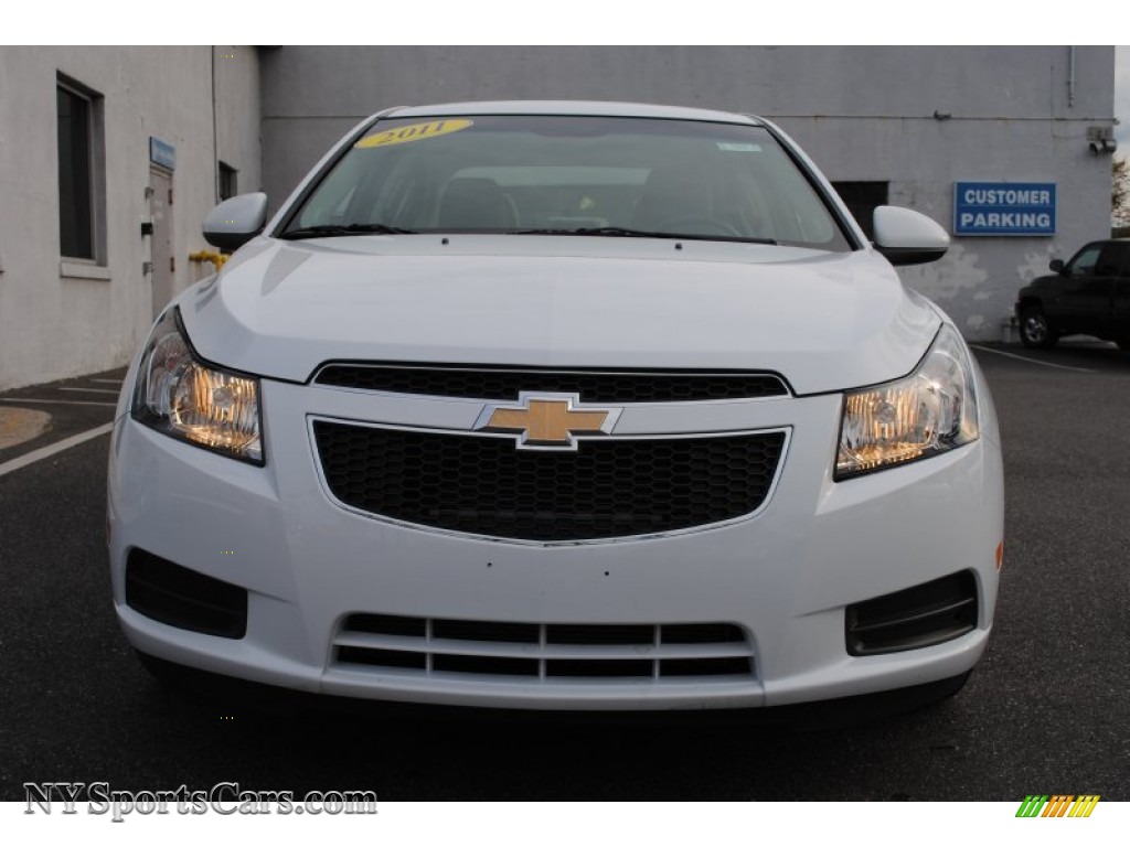 2011 Chevrolet Cruze LT in Summit White photo 2 237833