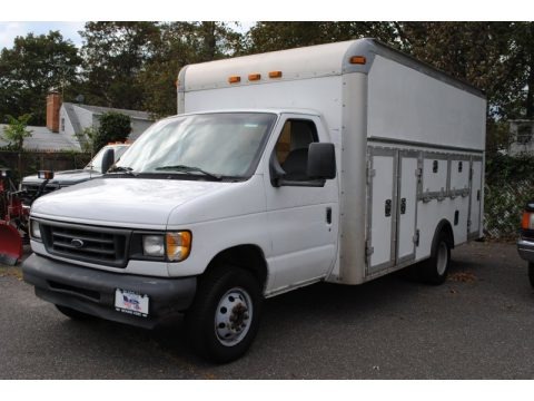 Oxford White 2003 Ford E Series Cutaway E450 Commercial Utility Truck