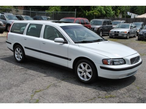 Ice White 2004 Volvo V70 2.4