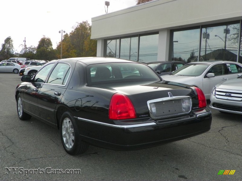 2011 Lincoln Town Car Signature Limited in Black photo 4 751049 Cars for