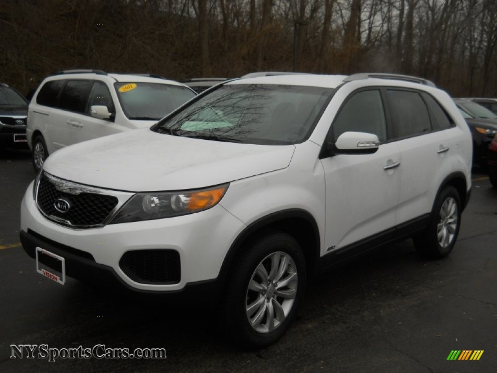 2011 Kia Sorento LX V6 AWD in Snow White Pearl photo 2 178449