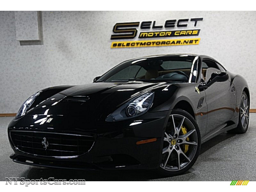 Nero (Black) / Crema Ferrari California Nero (Black) / Crema Ferrari California