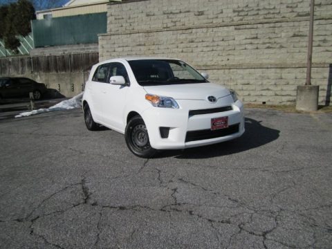 Super White 2009 Scion xD Super White 2009 Scion xD