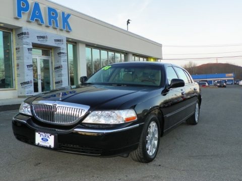 Black 2008 Lincoln Town Car Signature L