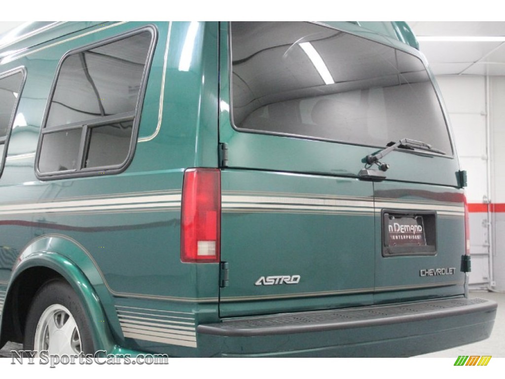 2000 Chevrolet Astro AWD Passenger Conversion Van in Dark Forest Green