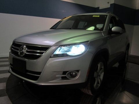 Reflex Silver Metallic 2010 Volkswagen Tiguan SEL 4Motion Reflex Silver Metallic 2010 Volkswagen Tiguan SEL 4Motion