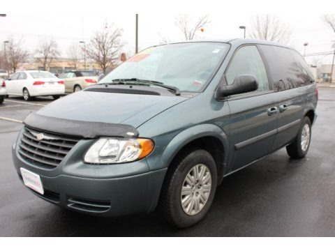 Magnesium Pearl 2005 Chrysler Town & Country LX