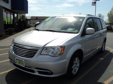 Bright Silver Metallic 2011 Chrysler Town & Country Touring