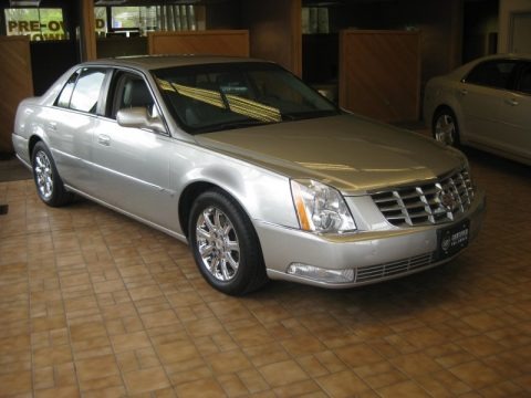Light Platinum 2008 Cadillac DTS 