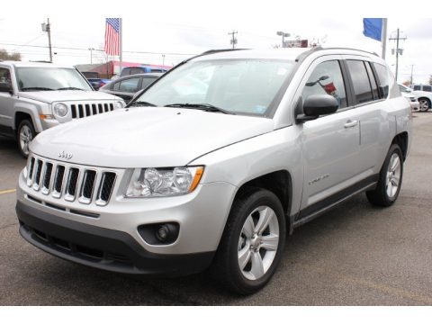 Bright Silver Metallic 2011 Jeep Compass 2.4 Latitude 4x4 Bright Silver Metallic 2011 Jeep Compass 2.4 Latitude 4x4