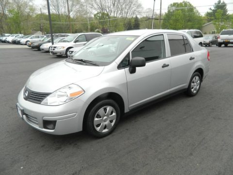 Brillant Silver 2009 Nissan Versa 1.6 Sedan