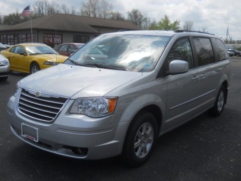 Bright Silver Metallic 2010 Chrysler Town & Country Touring