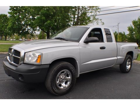 Bright Silver Metallic 2005 Dodge Dakota ST Club Cab 4x4 Bright Silver Metallic 2005 Dodge Dakota ST Club Cab 4x4