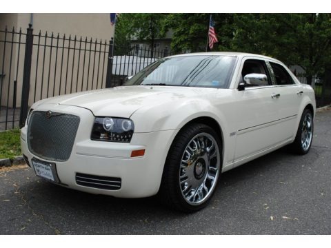 Cool Vanilla 2007 Chrysler 300 Cool Vanilla 2007 Chrysler 300