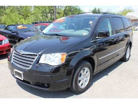 Brilliant Black Crystal Pearl 2010 Chrysler Town & Country Touring