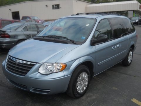 Butane Blue Pearl 2005 Chrysler Town & Country LX