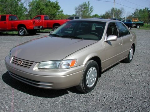 Cashmere Beige Metallic 1998 Toyota Camry LE