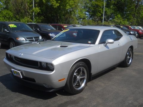 Bright Silver Metallic 2010 Dodge Challenger SE