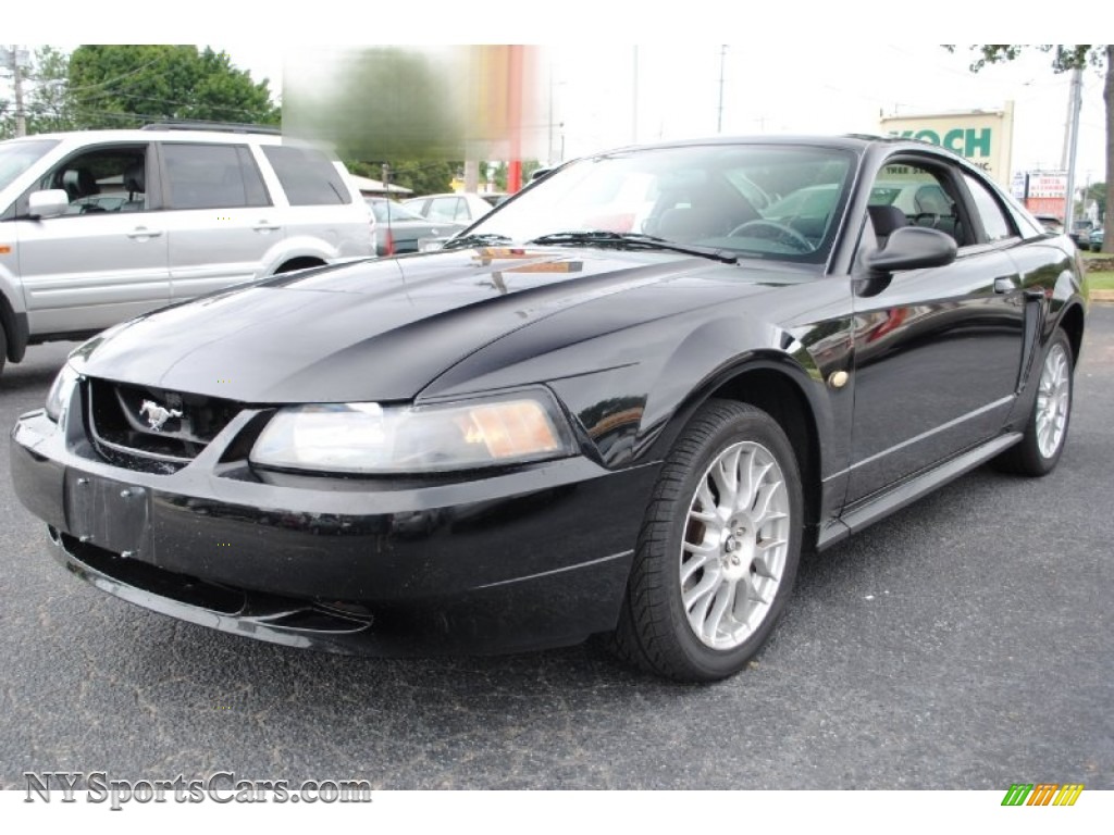 Black / Dark Charcoal Ford Mustang V6 Coupe