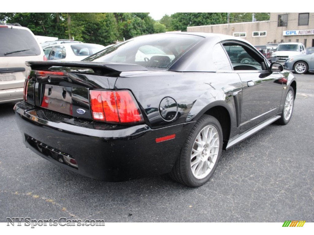 2003 Mustang V6 Coupe - Black / Dark Charcoal photo #6