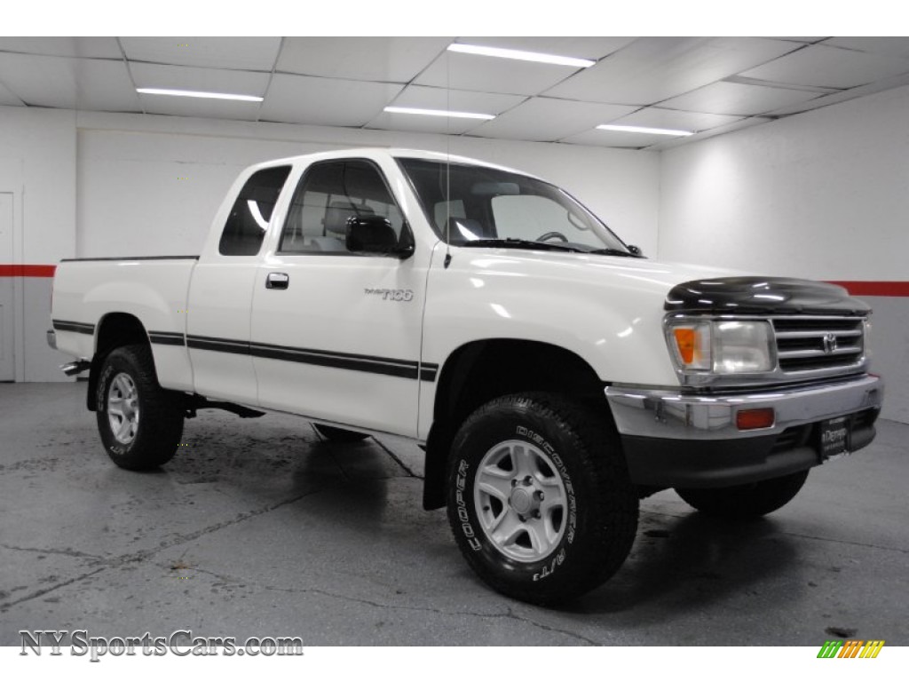Warm White / Gray Toyota T100 Truck DX Extended Cab 4x4