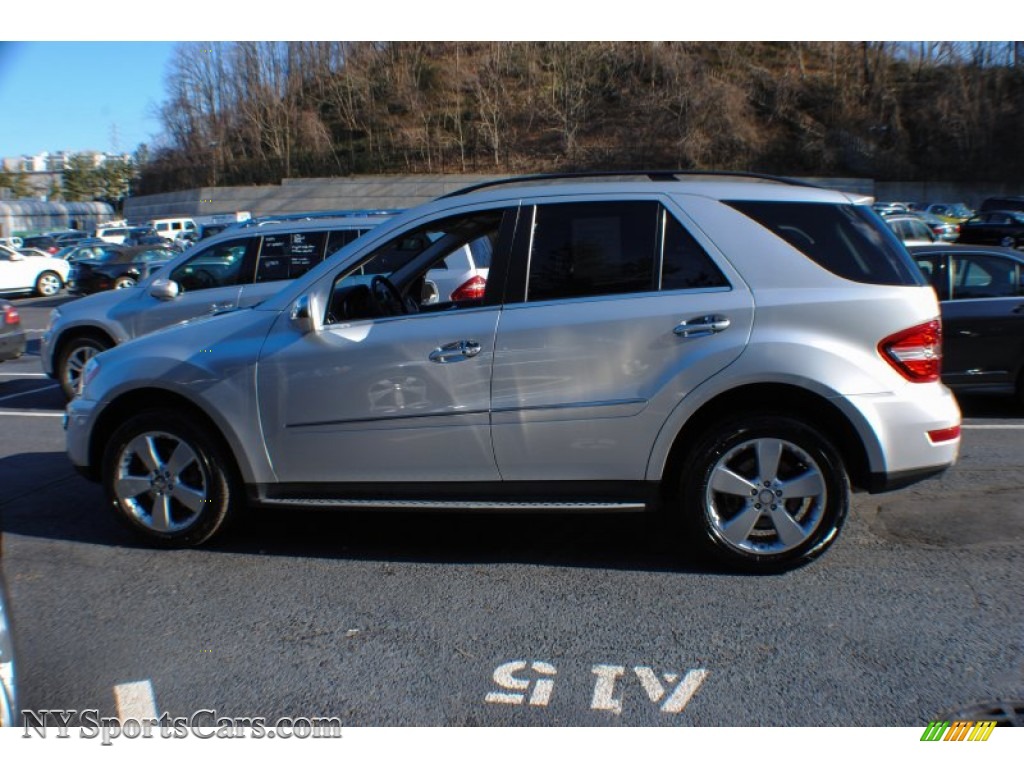2010 MercedesBenz ML 350 4Matic in Steel Grey Metallic photo 3