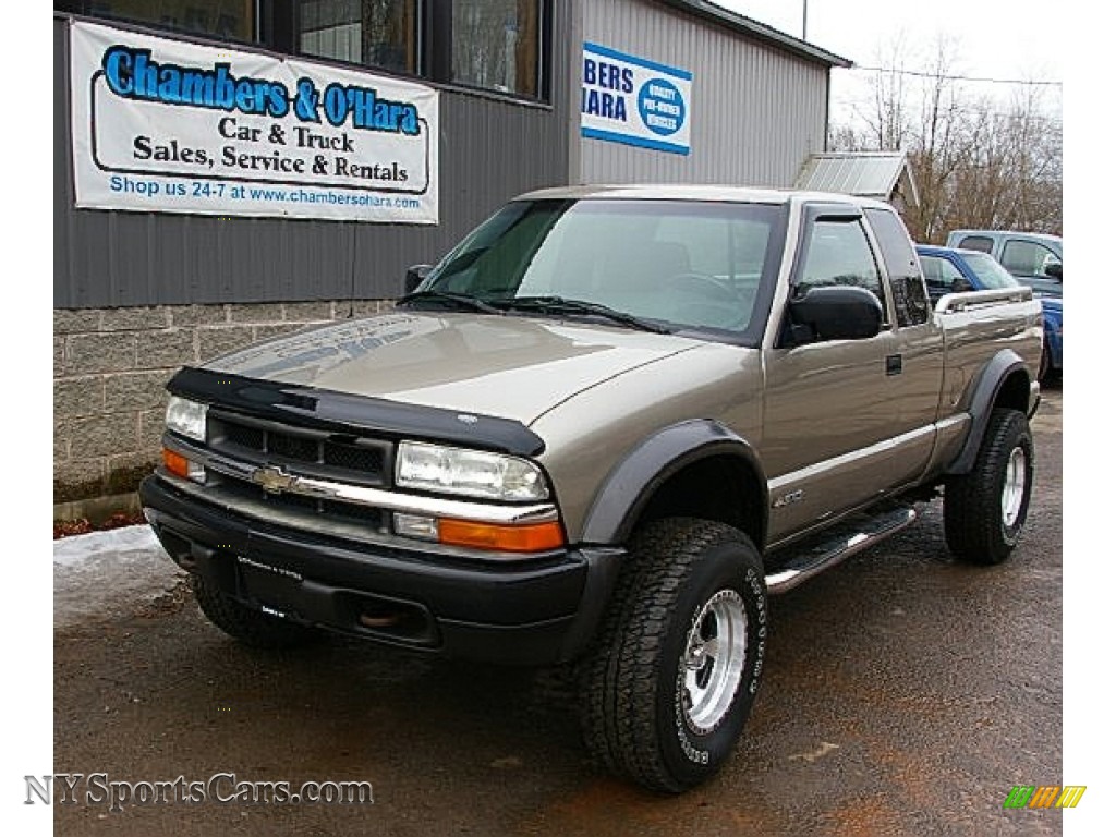 Light Pewter Metallic / Graphite Chevrolet S10 ZR2 Extended Cab 4x4