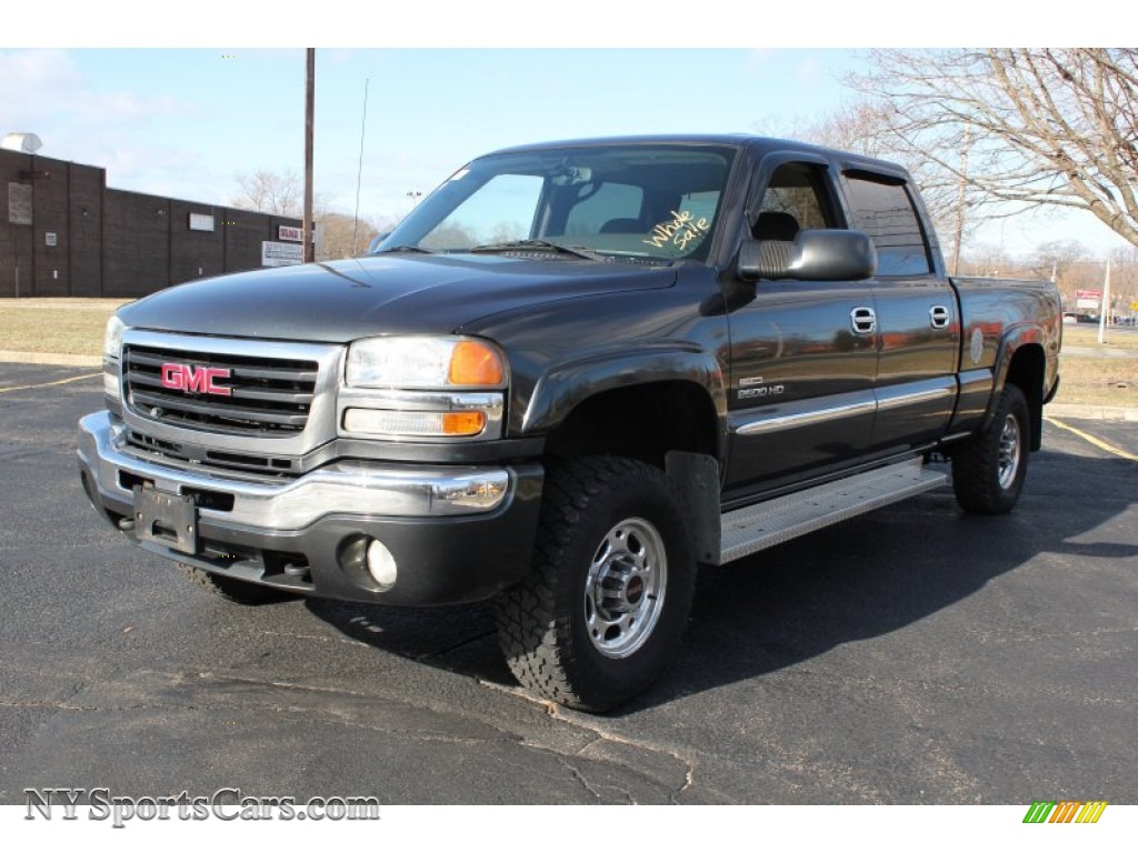 2004 GMC Sierra 2500HD SLE Crew Cab 4x4 in Carbon Metallic 104905