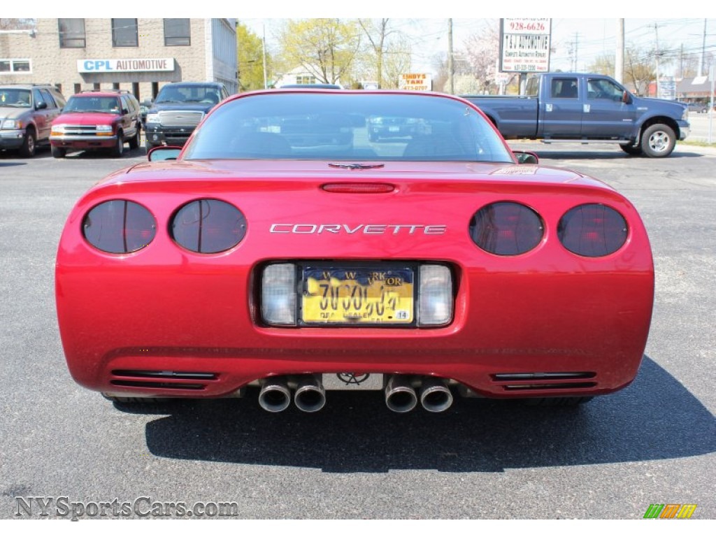2004 Corvette Coupe - Magnetic Red Metallic / Light Oak photo #5