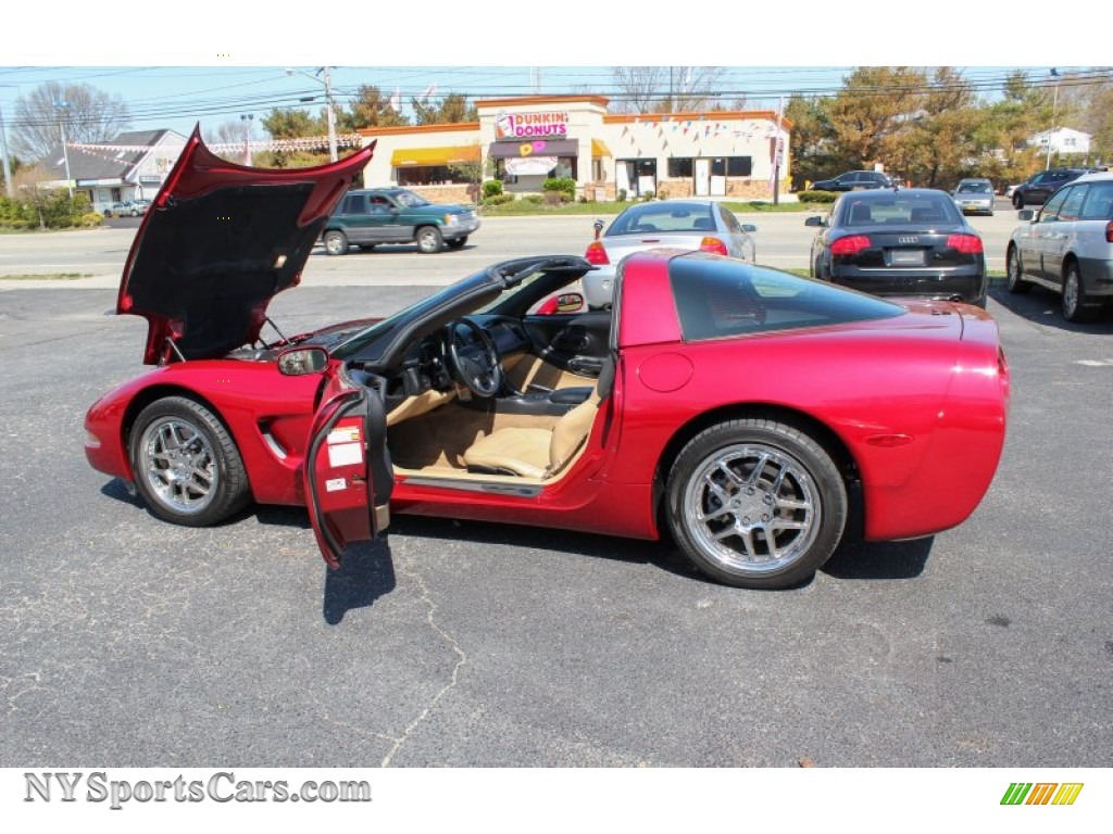 2004 Corvette Coupe - Magnetic Red Metallic / Light Oak photo #20