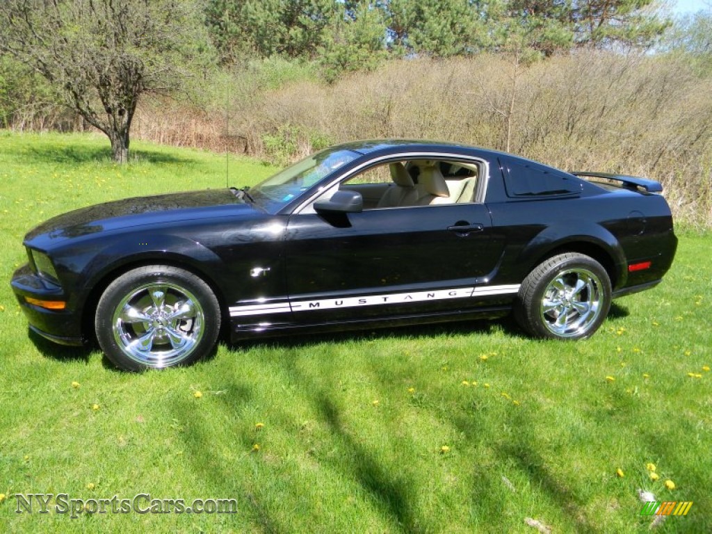 Ford Mustang v 2005 черный