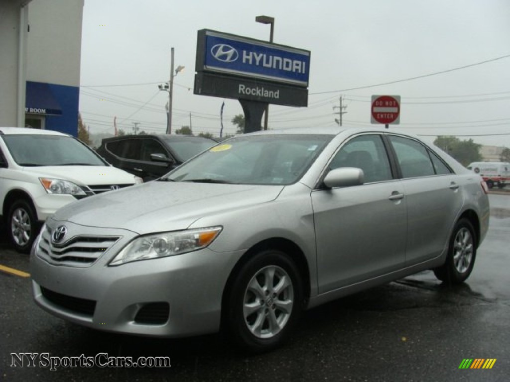 2011 Toyota Camry Le In Classic Silver Metallic 172137