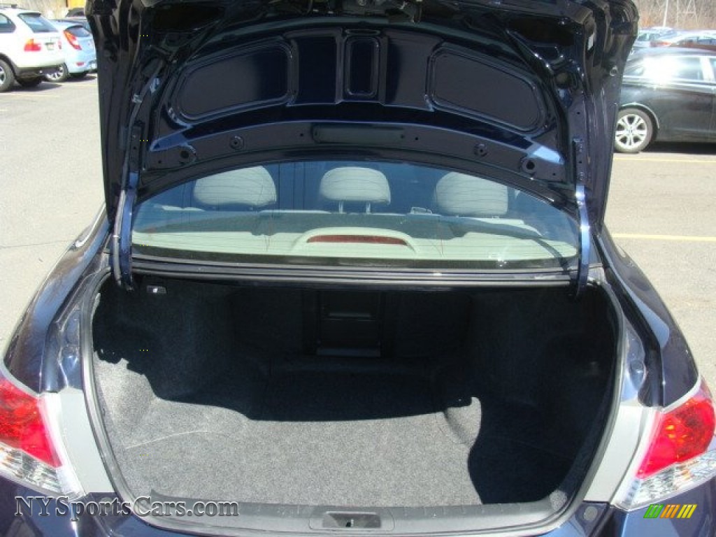 2011 Accord LX-P Sedan - Royal Blue Pearl / Gray photo #20