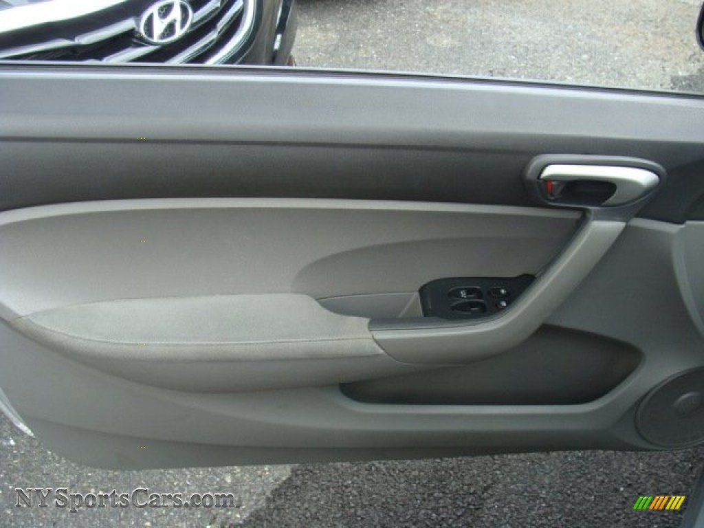 2006 Civic LX Coupe - Alabaster Silver Metallic / Gray photo #7