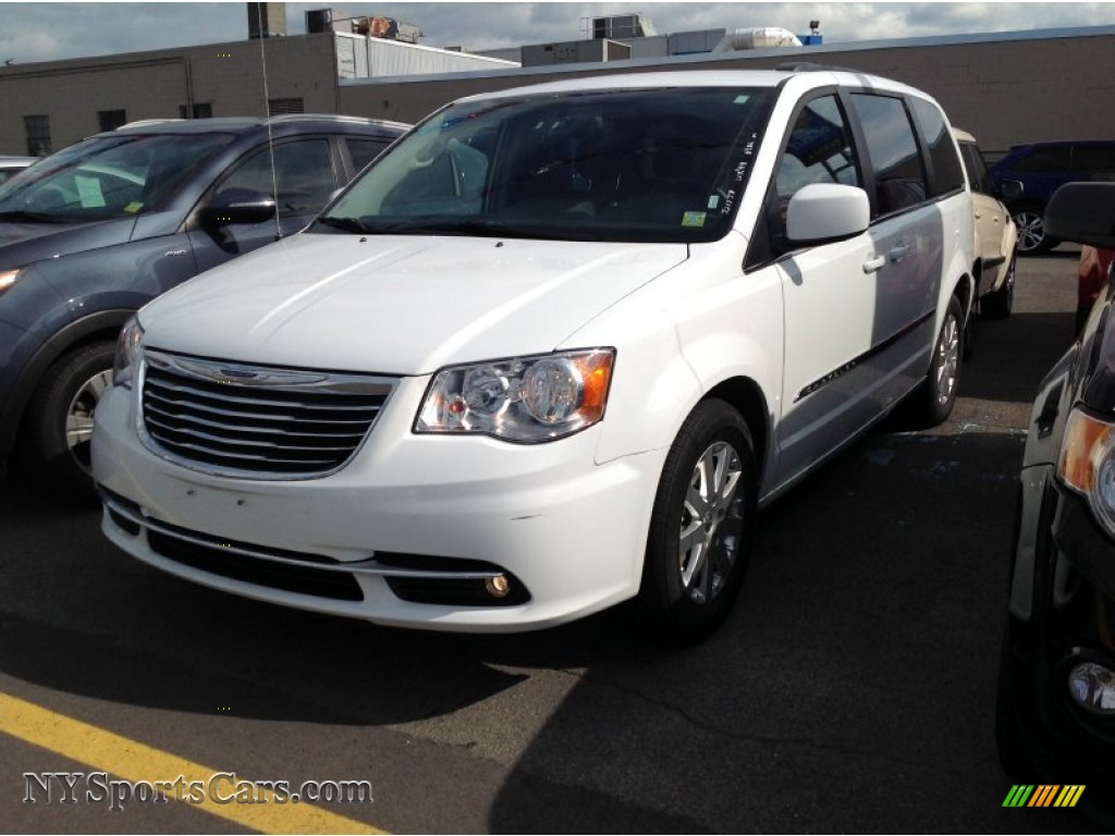 2014 Town & Country Touring - Bright White / Black/Light Graystone photo #3